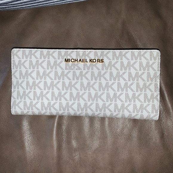 Michael Kors Handbags - Michael Kors wallet